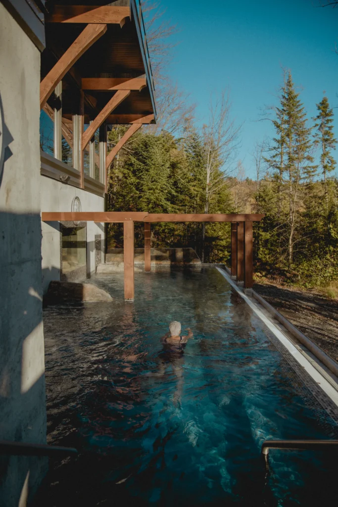Bains à remous — Sartiga Spa sur le Lac