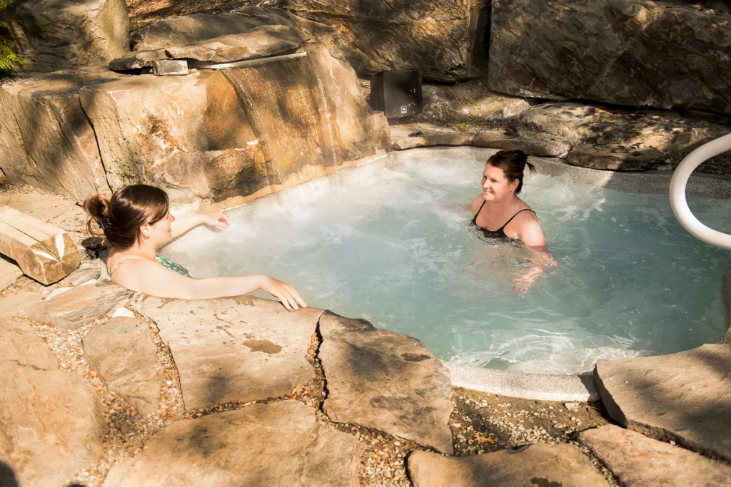 Bains à remous — Sartiga Spa sur le Lac