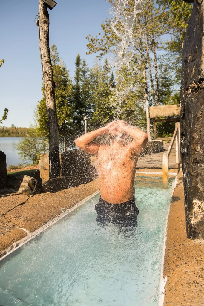 Douche glaciale — Sartiga Spa sur le Lac